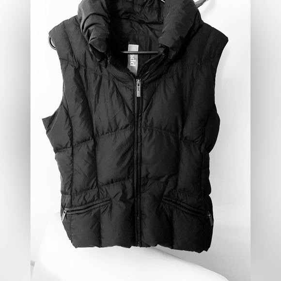 Vest..European Goose Down ladie’s Add puff vest with tuck away hood size  10. - Picture 3 of 7